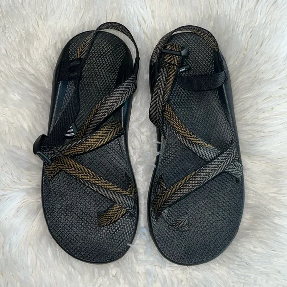 🔹 Chaco Classic Sandals