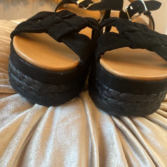 🎀 UGG Neusch Black platform sandals 7.5 EUC Adjustable Strap - used once!