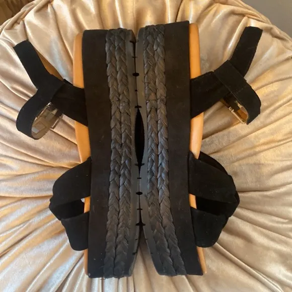 🎀 UGG Neusch Black platform sandals 7.5 EUC Adjustable Strap - used once!