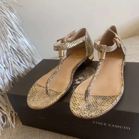 🪞 Vince Cumato gold textured leather sandals 6