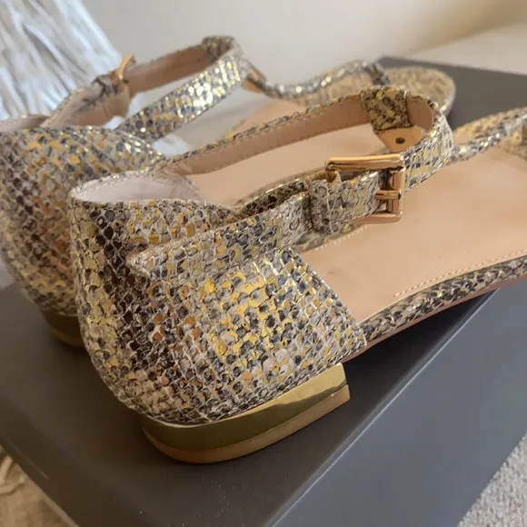 🪞 Vince Cumato gold textured leather sandals 6