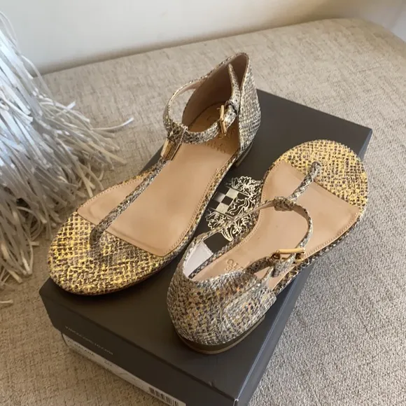 🪞 Vince Cumato gold textured leather sandals 6