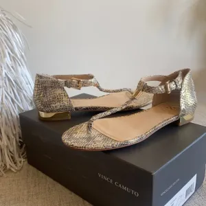 🪞 Vince Cumato gold textured leather sandals 6