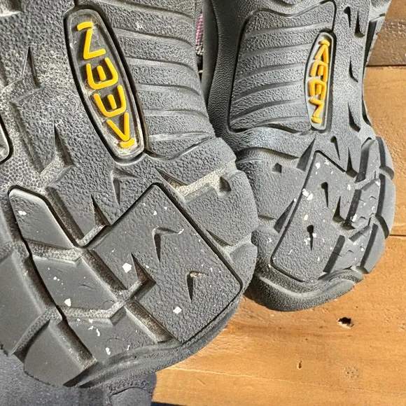 $130 KEEN Water Sandals Newport H2 Raya Black Striped Hiking Shoes SIZE W6.5/Y5