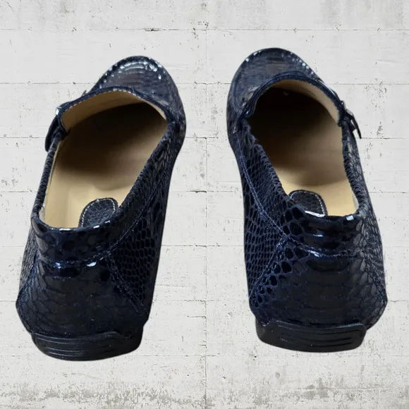 1980s Vintage Black Crocodile Skin Embossed Leather Buckle Rummy Loafers Size 8