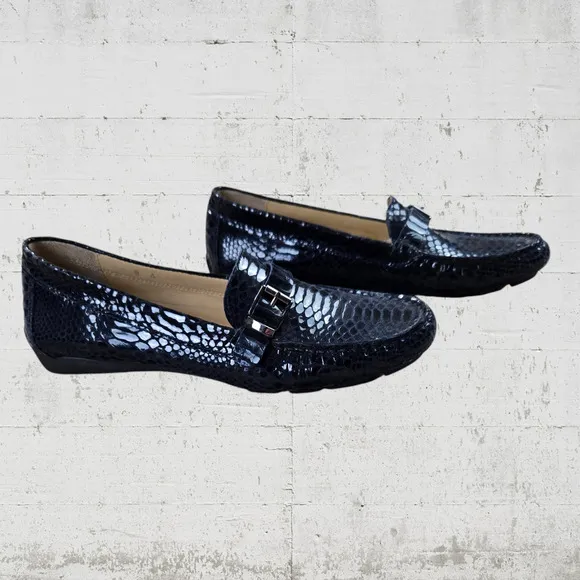 1980s Vintage Black Crocodile Skin Embossed Leather Buckle Rummy Loafers Size 8