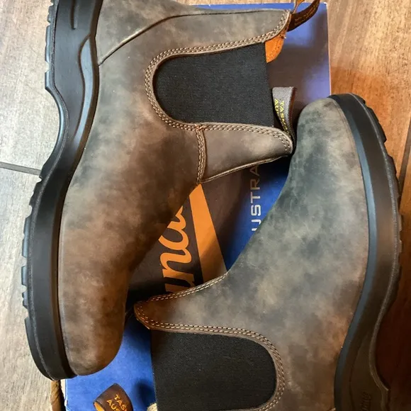 #2056 Blundstone All-Terrain Elastic Sided Boot / NIB