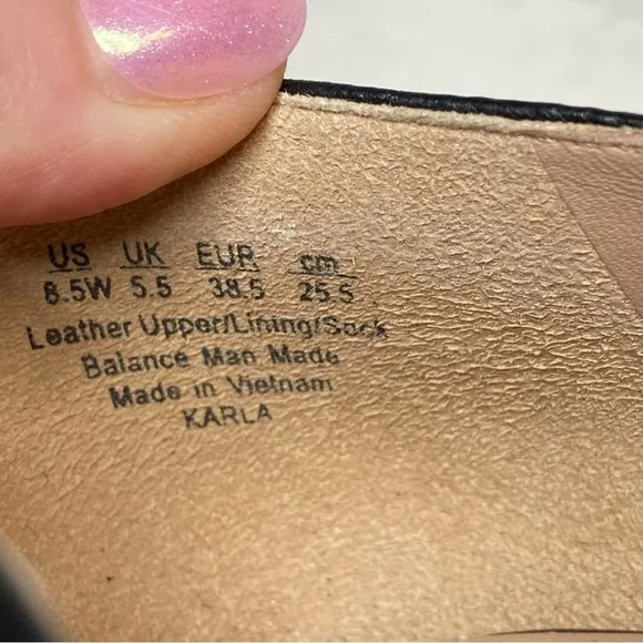 27 Edit Karla D’orsay Black Leather Flat 8 1/2 W