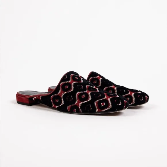 $498 Stuart Weitzman Mulearky Red/Black Embroidery Slip-on Vamp Mules Flats sz 6