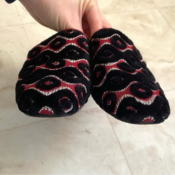 $498 Stuart Weitzman Mulearky Red/Black Embroidery Slip-on Vamp Mules Flats sz 6