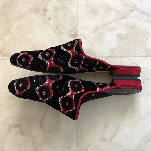 $498 Stuart Weitzman Mulearky Red/Black Embroidery Slip-on Vamp Mules Flats sz 6