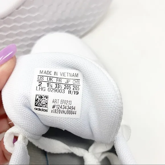 Adidas Advantage Sneakers