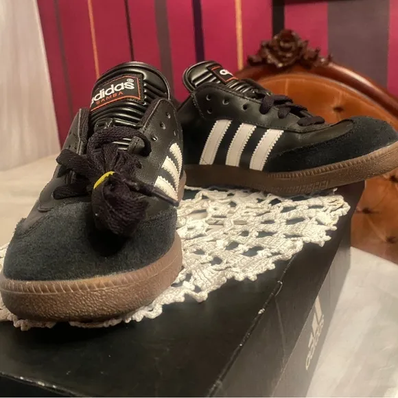 Adidas Black and White Sneakers w Soft Suede Upper, MINT, Size 7 Women