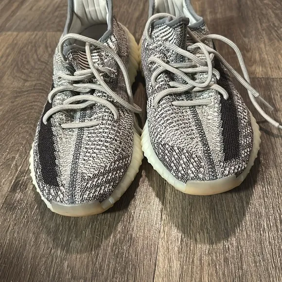Adidas Mens YEEZY Boost 350 V2 &quot;Zyon&quot; Sneakers | Grey