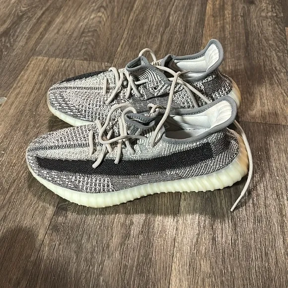 Adidas Mens YEEZY Boost 350 V2 &quot;Zyon&quot; Sneakers | Grey