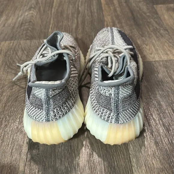 Adidas Mens YEEZY Boost 350 V2 &quot;Zyon&quot; Sneakers | Grey