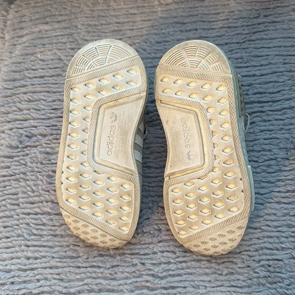 Adidas size 7 1/2 kids sneakers