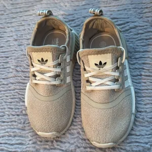 Adidas size 7 1/2 kids sneakers