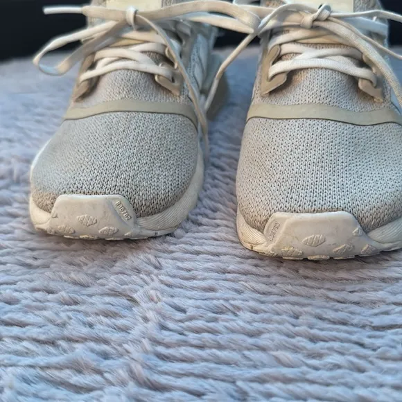 Adidas size 7 1/2 kids sneakers