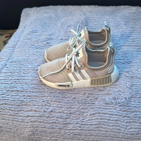 Adidas size 7 1/2 kids sneakers