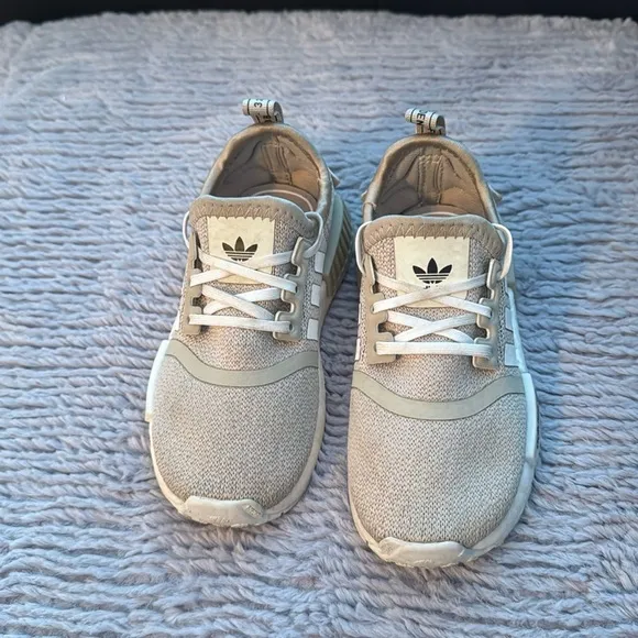 Adidas size 7 1/2 kids sneakers