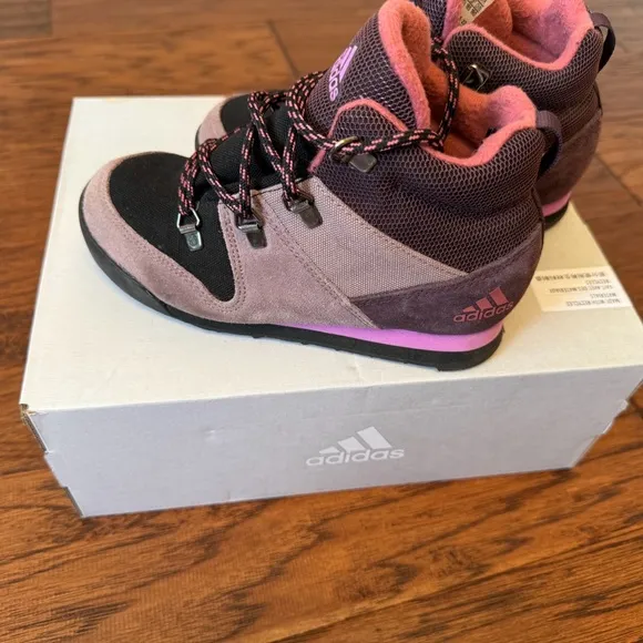 Adidas Unisex-Child Terrex Climawarm Snowpitch. US size 12.5.