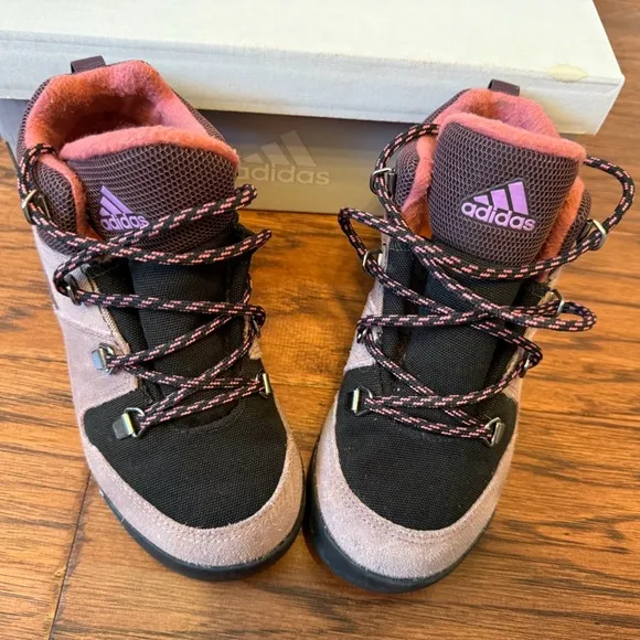 Adidas Unisex-Child Terrex Climawarm Snowpitch. US size 12.5.