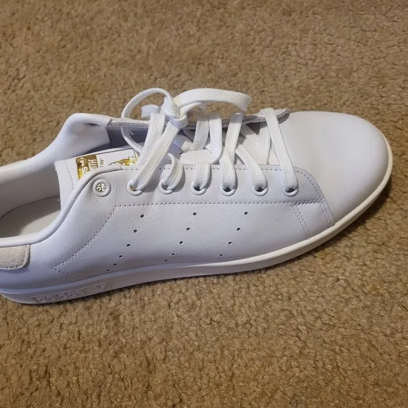 adidas White Sneakers with Classic Low-Top Style