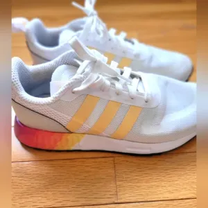 Adidas Women's Multix Originals Size 8 White Orange Purple Back.