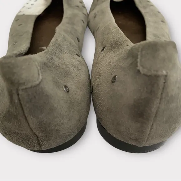AGL Attilio Giusti Leombruni Flats US Size 5 Suede Leather Grommet Mist Grey NWT