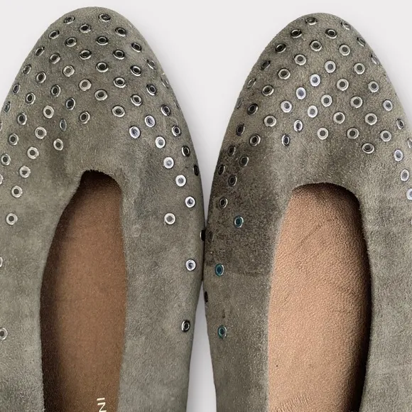 AGL Attilio Giusti Leombruni Flats US Size 5 Suede Leather Grommet Mist Grey NWT