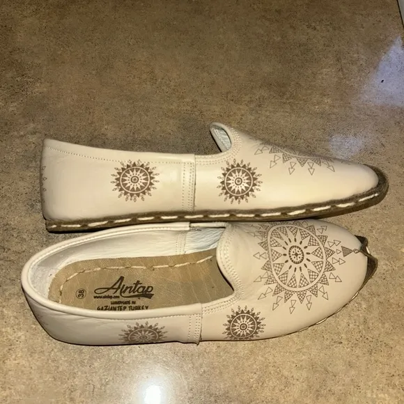 Aintap handmade Turkish flats - cream/brown laser printed leather