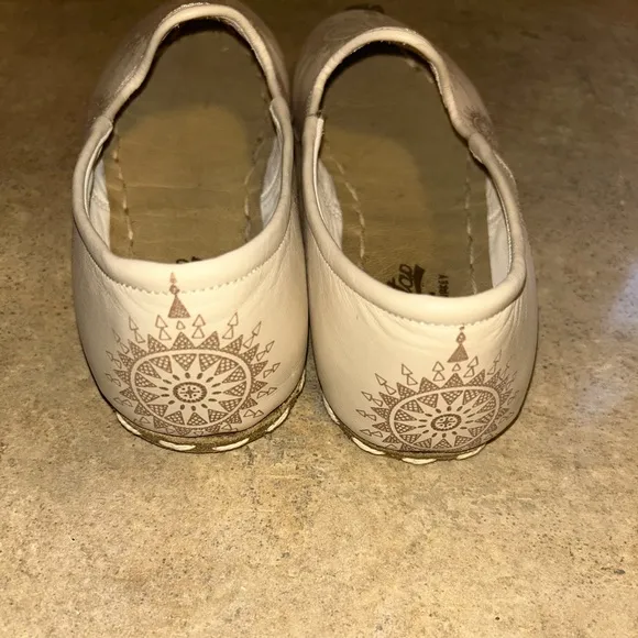 Aintap handmade Turkish flats - cream/brown laser printed leather
