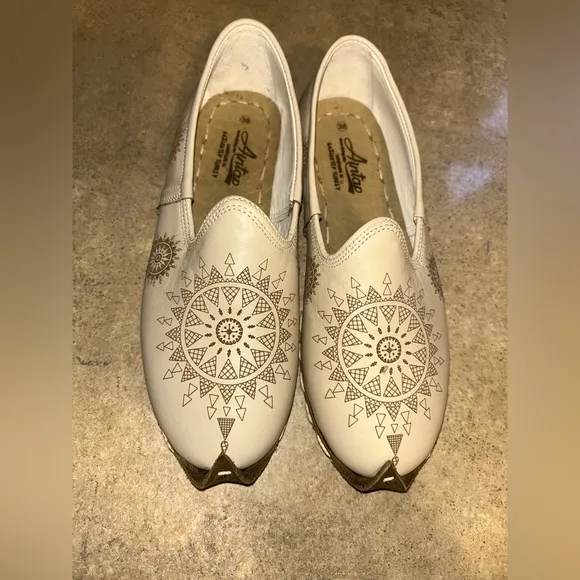 Aintap handmade Turkish flats - cream/brown laser printed leather