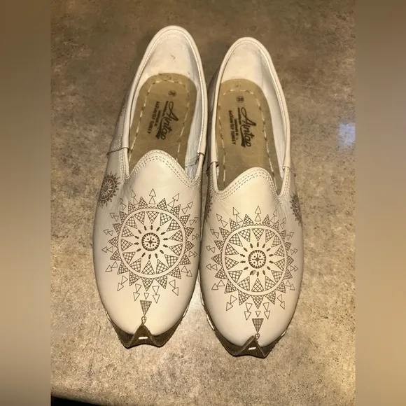 Aintap handmade Turkish flats - cream/brown laser printed leather