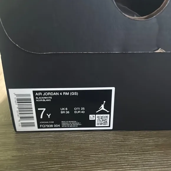 Air Jordan 4 RM size 7Y