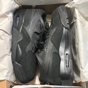 Air Jordan 4 RM size 7Y