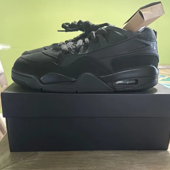 Air Jordan 4 RM size 7Y