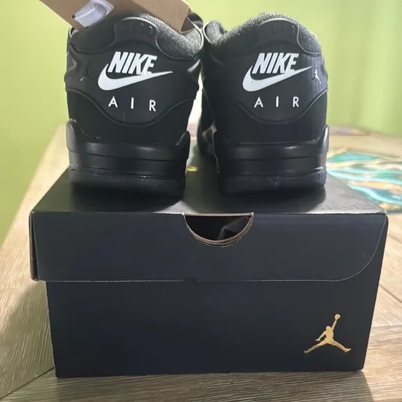 Air Jordan 4 RM size 7Y