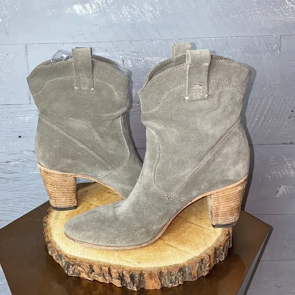 Alberto Fermani pull on suede ankle boots