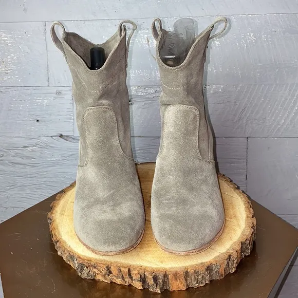 Alberto Fermani pull on suede ankle boots