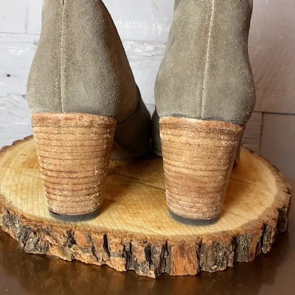 Alberto Fermani pull on suede ankle boots
