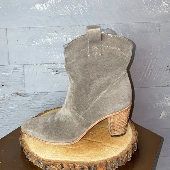 Alberto Fermani pull on suede ankle boots