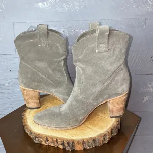 Alberto Fermani pull on suede ankle boots