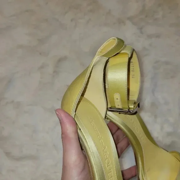 Alexander McQueen Satin Yellow Ankle Strap Sandals Heels READ 36 6
