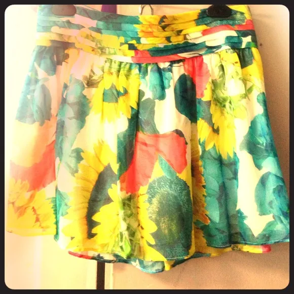 ALICE   OLIVIA BEAUTIFUL FLOWY FLORAL MINI SKIRT