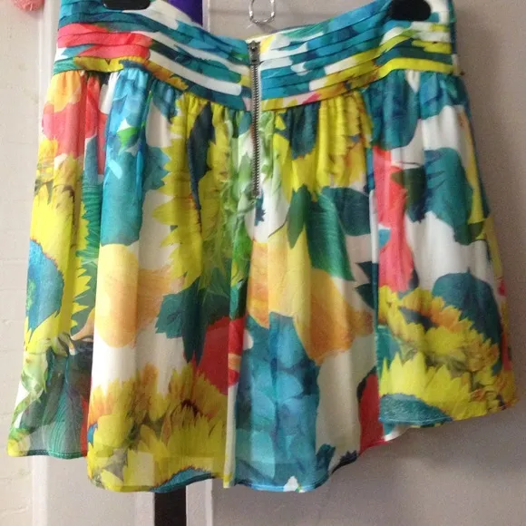 ALICE   OLIVIA BEAUTIFUL FLOWY FLORAL MINI SKIRT