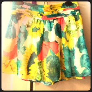ALICE   OLIVIA BEAUTIFUL FLOWY FLORAL MINI SKIRT