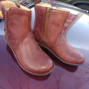 All leather Ugg boots