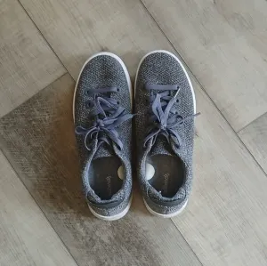 Allbirds Men's Tree Pipers Sneakers in gray with white sole. Size M9